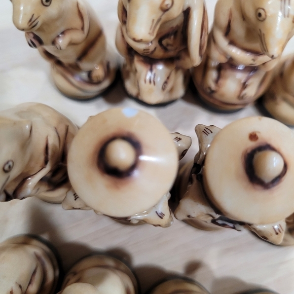 Ernst Bohne Rudolstadt Vintage Porcelain Chess Pieces Mice VS Frog Germany - Picture 4 of 14